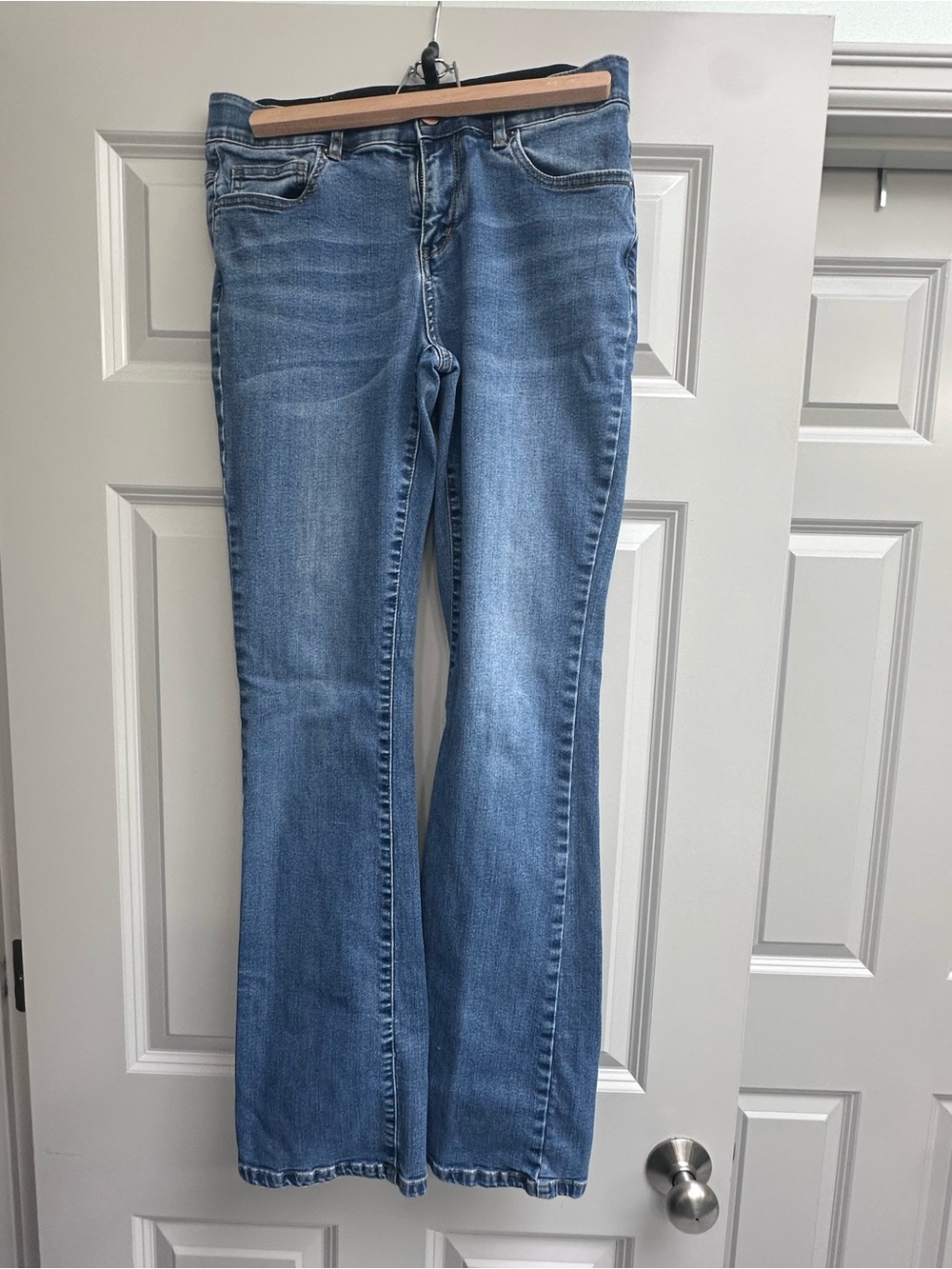 Women's Light Wash Bootcut Jeans - Classic Stretch Fit